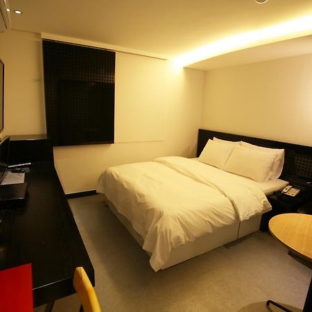 Spring 21 Hotel Sinchon Seoul Ngoại thất bức ảnh